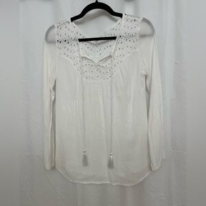 Women’s size 8 long sleeved boho top with gathers long sleeves white